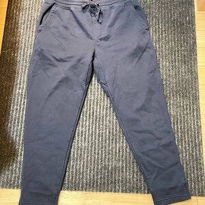 Banana Republic Men's Dark Blue sweatpants size